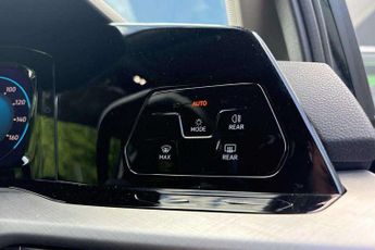 Volkswagen Golf 1.5 TSI Life 5dr