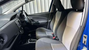 Toyota Yaris 1.5 Hybrid Design 5dr CVT