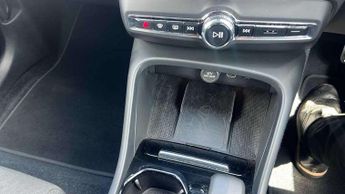 Volvo XC40 2.0 B4P Plus Dark 5dr AWD Auto