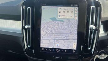 Volvo XC40 2.0 B4P Plus Dark 5dr AWD Auto
