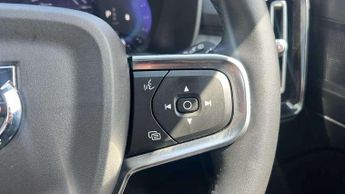 Volvo XC40 2.0 B4P Plus Dark 5dr AWD Auto