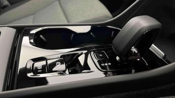 Volvo XC40 2.0 B3P Plus Dark 5dr Auto