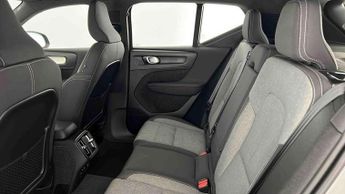 Volvo XC40 2.0 B3P Plus Dark 5dr Auto