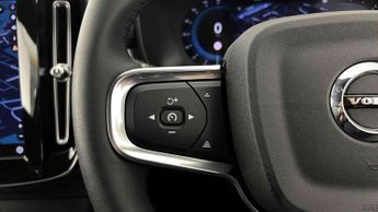 Volvo XC40 2.0 B3P Plus Dark 5dr Auto
