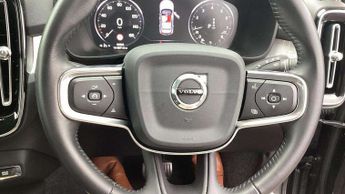 Volvo XC40 2.0 T4 Momentum 5dr AWD Geartronic