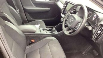 Volvo XC40 2.0 T4 Momentum 5dr AWD Geartronic
