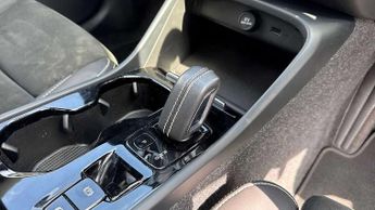 Volvo XC40 2.0 B4P R DESIGN Pro 5dr AWD Auto