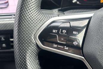 Volkswagen Golf 1.5 TSI R-Line 5dr