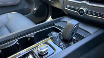 Volvo XC60 2.0 B5P [250] Momentum 5dr Geartronic
