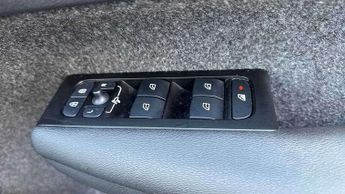 Volvo XC40 1.5 T3 [163] Momentum 5dr Geartronic
