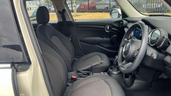 MINI Hatchback 5dr 1.5 Cooper II 5dr Auto