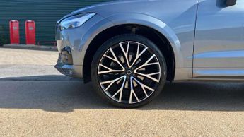 Volvo XC60 2.0 B5D R DESIGN Pro 5dr AWD Geartronic