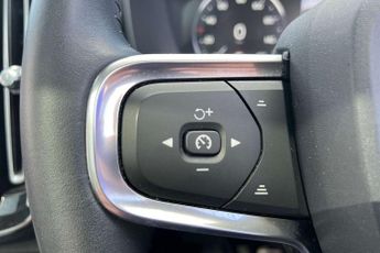 Volvo XC40 1.5 T3 [163] Momentum Pro 5dr