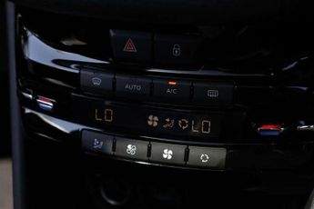 Peugeot 2008 1.2 PureTech 110 Allure Premium 5dr EAT6