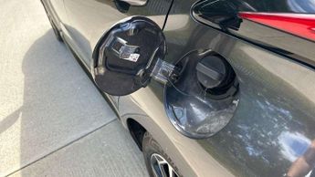 Toyota Yaris 1.5 Hybrid Design 5dr CVT