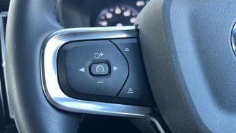 Volvo XC40 1.5 T3 [163] Momentum 5dr