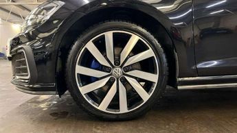 Volkswagen Golf 1.4 TSI GTE Advance 5dr DSG