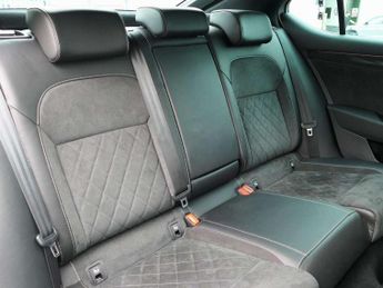 Skoda Superb 2.0 TDI CR Sport Line 5dr DSG [7 Speed]