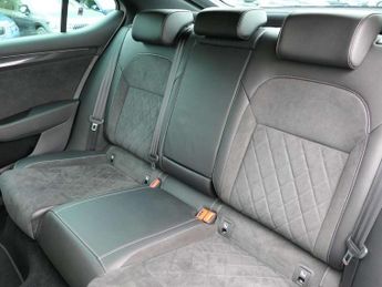 Skoda Superb 2.0 TDI CR Sport Line 5dr DSG [7 Speed]