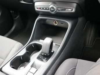 Volvo XC40 1.5 T3 [163] Momentum 5dr Geartronic