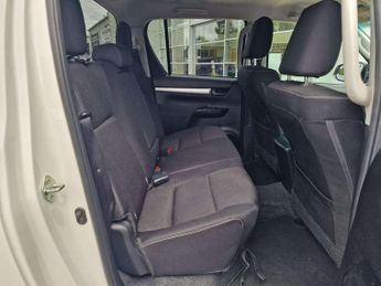 Toyota Hilux Invincible D/Cab Pick Up 2.8 D-4D