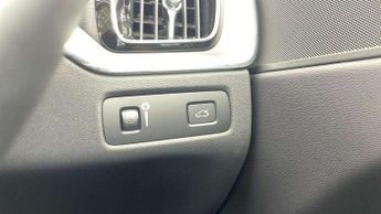 Volvo XC60 2.0 B5P Momentum 5dr AWD Geartronic