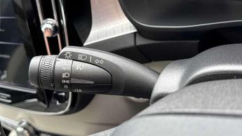 Volvo XC40 2.0 T4 Momentum 5dr Geartronic