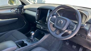 Volvo XC40 1.5 T3 [163] Momentum 5dr