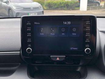 Toyota Yaris 1.5 Hybrid Design 5dr CVT