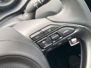 Toyota Yaris 1.5 Hybrid Design 5dr CVT
