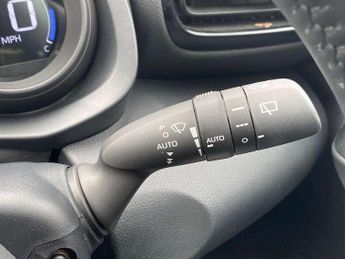 Toyota Yaris 1.5 Hybrid Design 5dr CVT