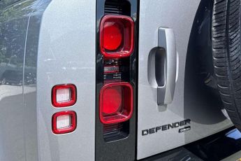 Land Rover Defender 3.0 D300 X-Dynamic HSE 110 5dr Auto