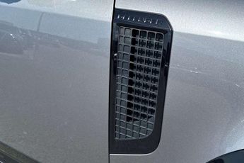 Land Rover Defender 3.0 D300 X-Dynamic HSE 110 5dr Auto