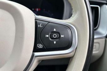 Volvo XC60 2.0 B4D Momentum 5dr AWD Geartronic