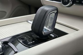 Volvo XC60 2.0 B4D Momentum 5dr AWD Geartronic