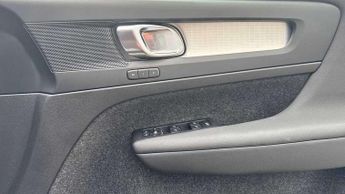 Volvo XC40 2.0 B3P Plus Dark 5dr Auto