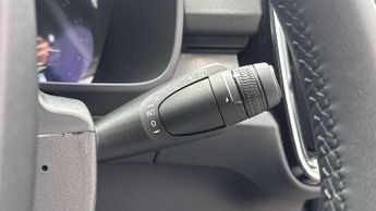 Volvo XC40 2.0 B3P Plus Dark 5dr Auto