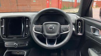 Volvo XC40 2.0 B4P Plus Dark 5dr Auto