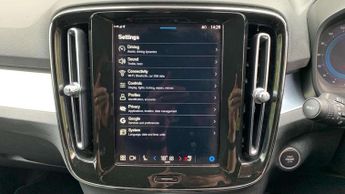 Volvo XC40 2.0 B4P Plus Dark 5dr Auto