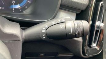 Volvo XC40 2.0 B4P Plus Dark 5dr Auto