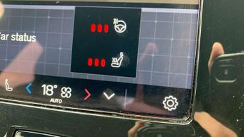 Volvo XC40 2.0 B4P Plus Dark 5dr Auto