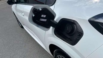 Peugeot 208 1.2 PureTech 100 Allure Premium + 5dr EAT8
