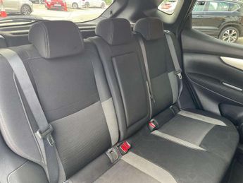 Nissan Qashqai 1.2 DiG-T N-Connecta 5dr
