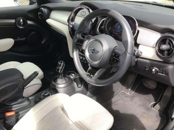 MINI Hatchback 5dr 1.5 Cooper Exclusive 5dr Auto [Comfort/Nav Pack]