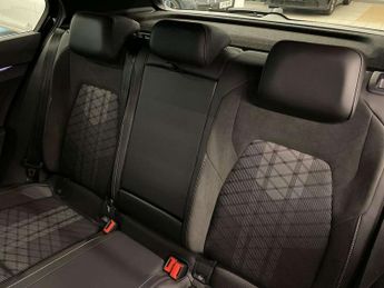 Volkswagen Golf 1.5 eTSI 150 R-Line 5dr DSG