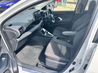 Toyota Yaris 1.5 Hybrid Design 5dr CVT