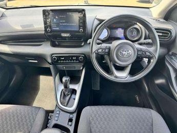 Toyota Yaris 1.5 Hybrid Design 5dr CVT