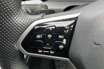 Volkswagen Golf Estate 1.5 eTSI 150 R-Line 5dr DSG