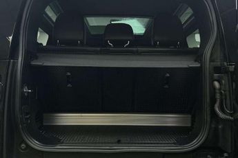 Land Rover Defender 3.0 D250 X-Dynamic S 90 3dr Auto