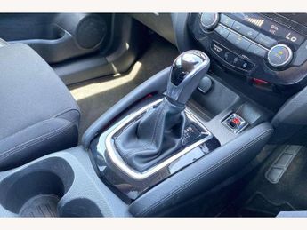 Nissan Qashqai 1.2 DiG-T N-Connecta 5dr Xtronic